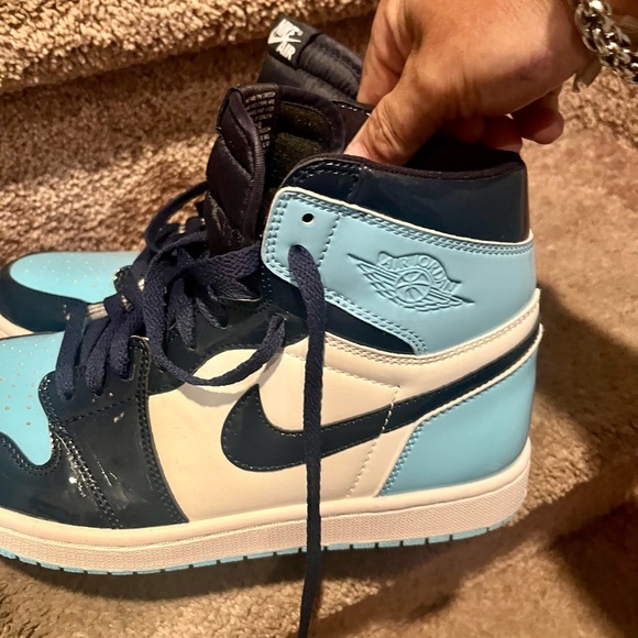 Like NEW Nike Air Jordan Retro size 9. A beautiful sneaker on & off the court🏀🏀 - Picture 12 of 13